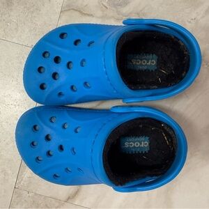 CROCS Kids Vibrant Blue fuzzy crocs